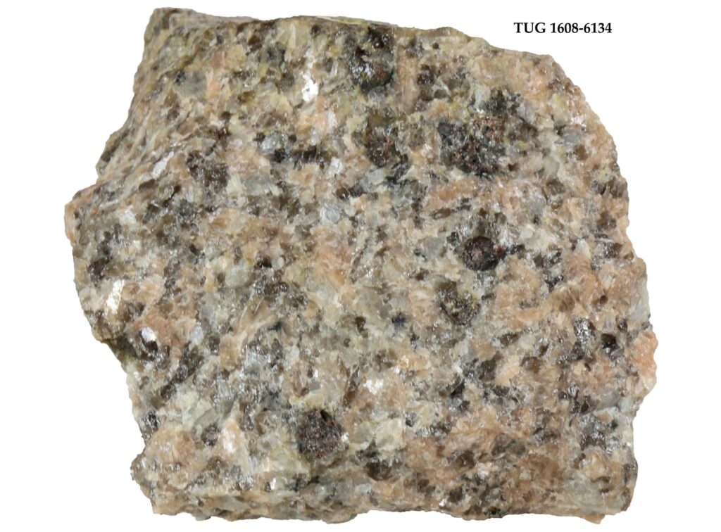 Kivirada: Pegmatoidne graniit granaatidega