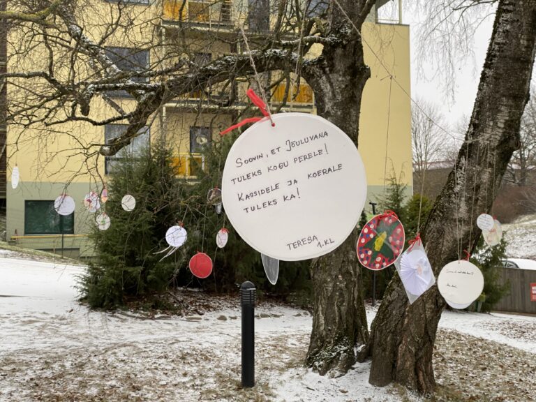 Huvikooli õpilaste jõulusoovid rõõmustavad külastajaid