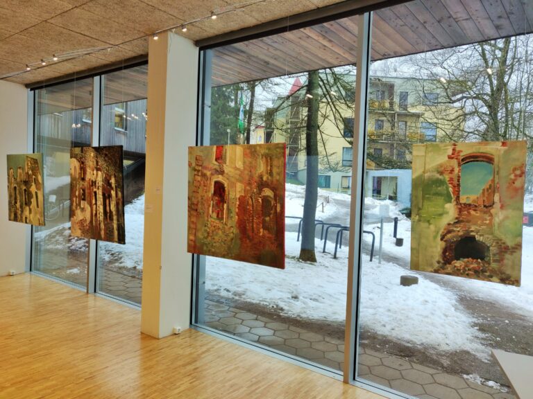 Anne Vasara maalinäitus “Kaduviku võlu” Tartu loodusmajas 11.01. – 05.03.2021