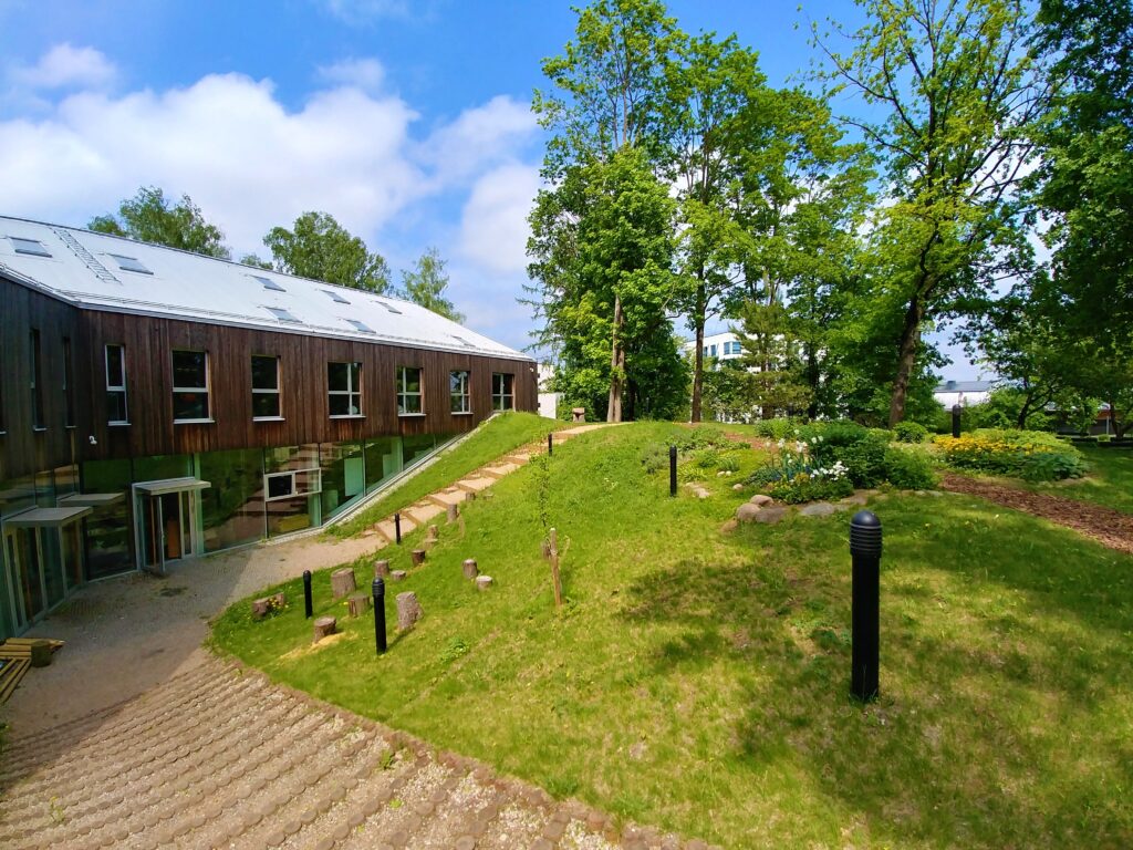 COOLspot – Educational trail for citizens to explore and contribute to Climate Conscious Solutions in urban environments